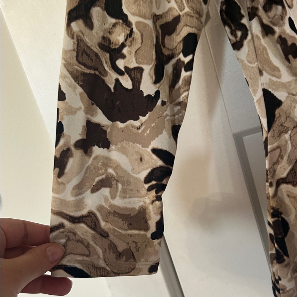 Dana Buchman Women's Tan and Black Floral Blouse - Picture 3 of 8